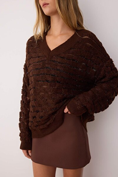 Trendyol Collection Σκούρο καφέ γκλίτερ φαρδύ πλεκτό πουλόβερ με μαλακή υφή διάτρητο/διάτρητο TWOAW26KZ00016