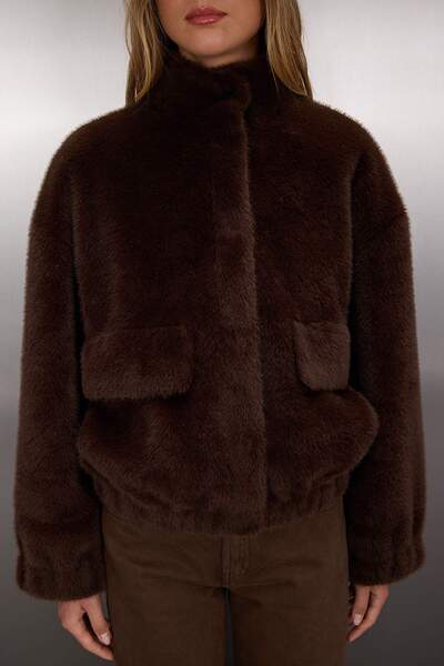 Trendyol Collection Tmavě hnědý oversize plyšový bomber kabát TWOAW26MO00063