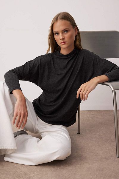 Trendyol Collection Μαύρο γιακά με μανίκια νυχτερίδας κανονική/κανονική πλεκτή μπλούζα TWOAW26BZ00136