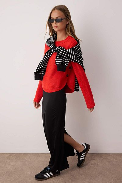 Trendyol Collection Червен широк плетен пуловер с мека текстура и копчета TWOAW26KZ00098