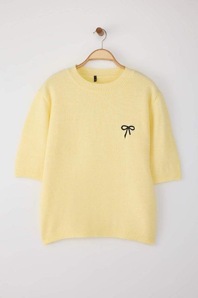 Trendyol Curve Pulover subțire din tricot brodat cu fundă galbenă TBBAW26AN00007