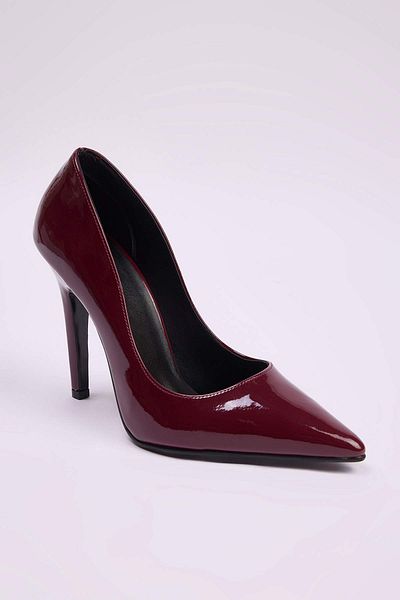 TRENDYOL SHOES Pantofi cu toc subțire stiletto pentru femei din piele lacuită burgundă TAKSS25TO00025