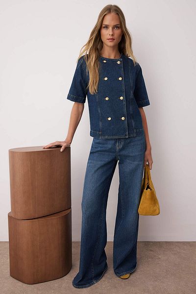 Trendyol Collection Σκούρο μπλε κουμπί με λεπτομέρεια κοντομάνικο τζιν μπουφάν TWOAW26CE00005