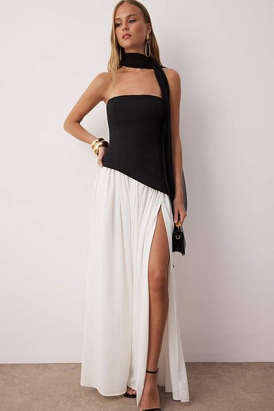 Trendyol Collection Μαύρο-άσπρο A-Line Maxi Κομψό βραδινό φόρεμα επιστροφής στο σπίτι TPRSS25EL00310