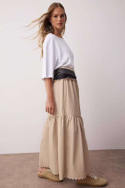 Trendyol Modest Μπεζ χωρίς επένδυση ίσια υφαντή φούστα με λεπτομέρεια Hijab TCTSS25EE00023