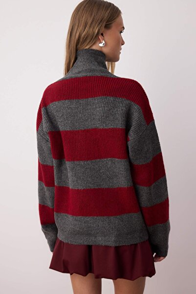 Trendyol Collection Burgundy Soft Textured Wide Fit Thick V-Neck Knitwear Sweater Twoaw26Kz00152