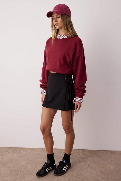Trendyol Collection Μαύρο υφαντό σορτς με λεπτομέρεια με δέσιμο και μάτι TWOAW21SR0038