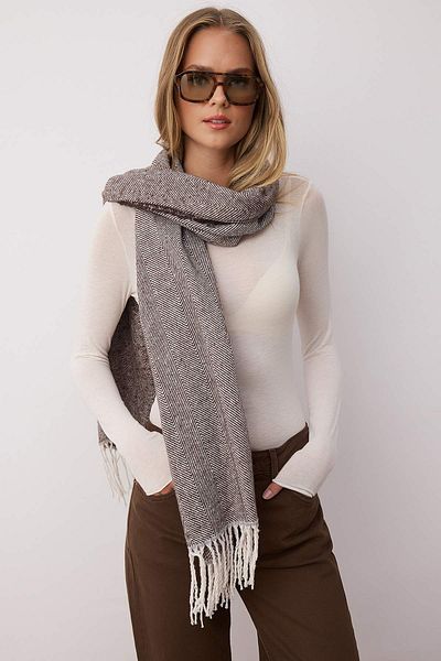 Trendyol Collection Hnědý dámský šátek s měkkou texturou TWOAW22AT0039