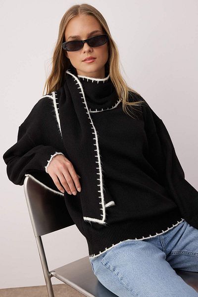 Trendyol Collection Pulover negru moale texturat cu model lat cu accesorii pentru șal TWOAW26KZ00155