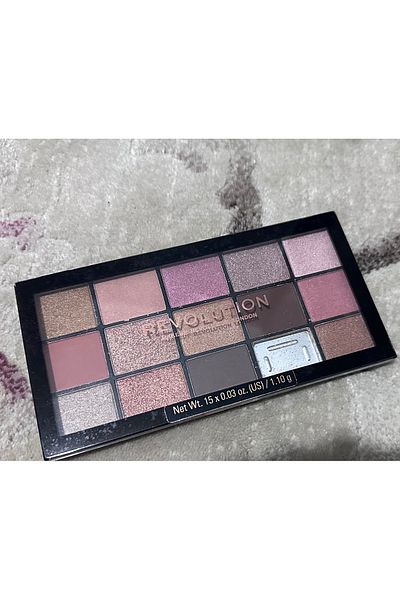 Revolution Reloaded Fundamental 15-Piece Eyeshadow Palette - 1 Piece Breakes