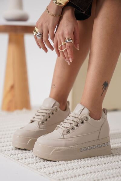 Zerenyus حذاء رياضي نسائي من LUNORA ذو كعب مخفي باللون البيج