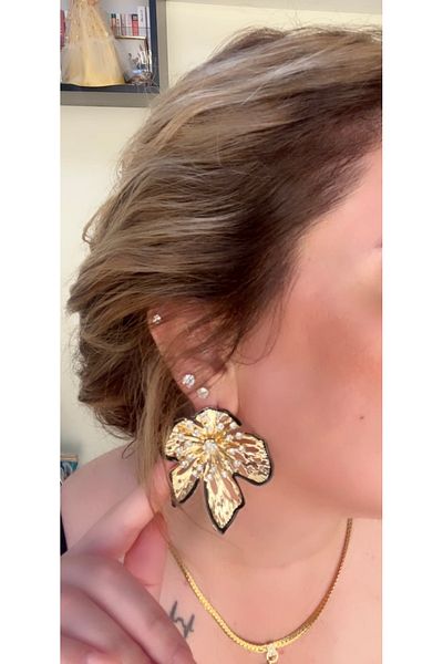 Store Diva Charm Sparkling Lotus Earrings