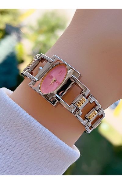 Q&Q QZ01J7821A Vintage Women's Wristwatch - Stylish and Comfortable Design
