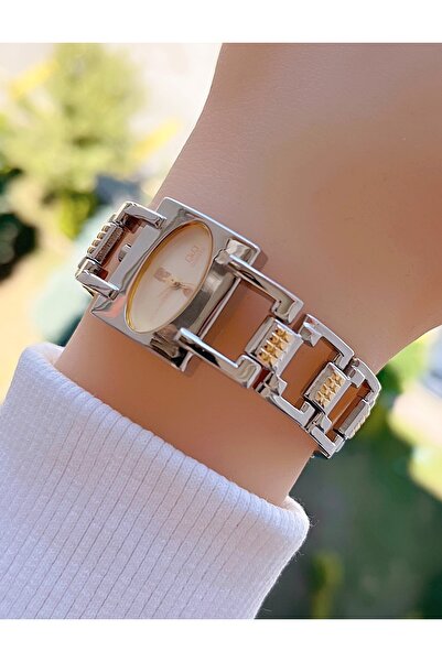 Q&Q Steel Cord Cream Color Dial Vintage Women Wristwatch 2 Years Machinery Warranty