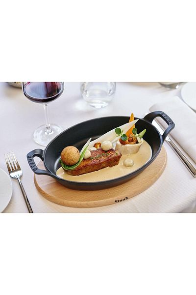 STAUB Cast Iron Sahan, Oval, Black, 24 Cm