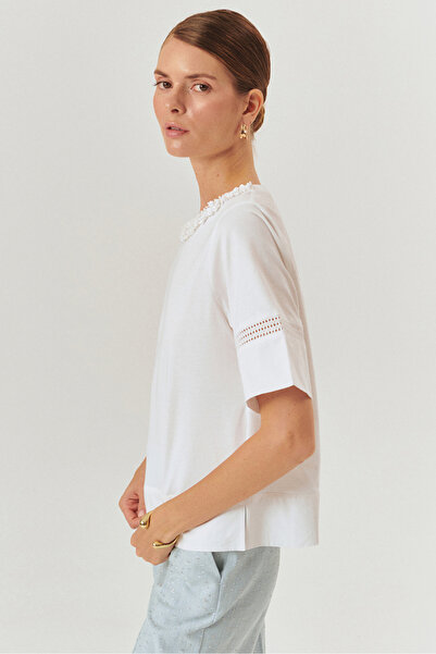 Exquise Λευκό κανονικό βαμβακερό πλεκτό μπλουζάκι με λεπτομέρεια μανίκι και λεπτομέρεια επεξεργασίας