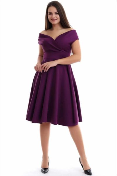 Moda MiraGül Μωβ φόρεμα με λαιμόκοψη καγιάκ Midi μήκους 583259