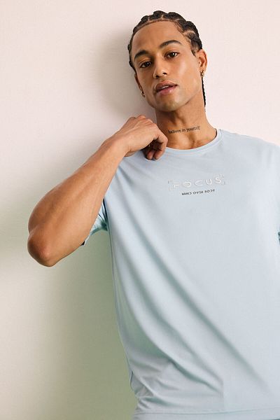 DeFacto Fit Standard Fit Crew Neck με εμπριμέ ελαστικό ύφασμα αθλητικό κοντομάνικο μπλουζάκι C9268ax25sm