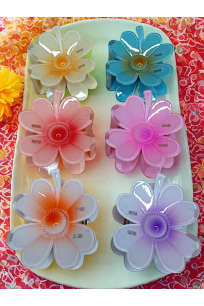 Dolce Rosa نموذج زهرة يابانية مع تفاصيل برعم في المنتصف، ألوان مختلطة، مشبك م...