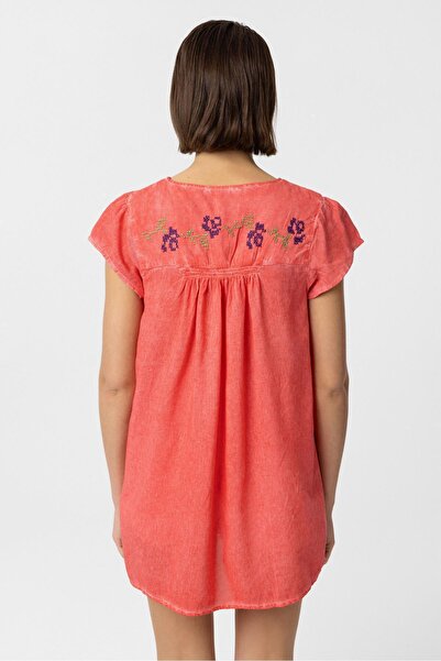 Deriderim Βαμβακερή μπλούζα με κοντό μανίκι με κέντημα με λουλούδια ρόδι