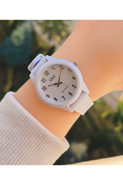 Q&Q Vs13j055wl Waterproof Silicone Cord Young Girl's Wristwatch