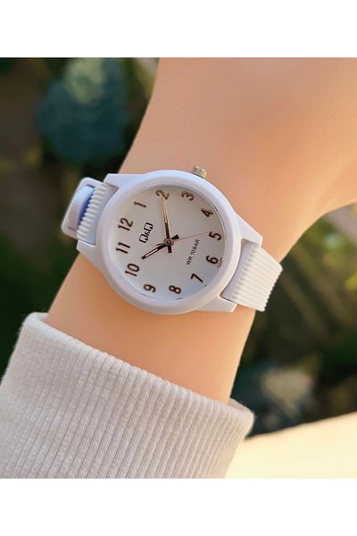 Q&Q Vs13j055wl Waterproof Silicone Cord Young Girl's Wristwatch