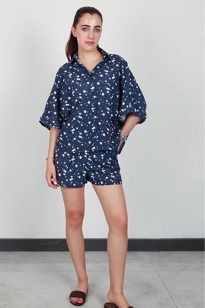 Stil Sepeti Cămașă oversize cu model bleumarin pentru femei, set de mini pantaloni scurți cu pliuri duble TL-10005840100