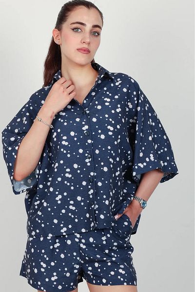Stil Sepeti Cămașă oversize cu model bleumarin pentru femei, set de mini pantaloni scurți cu pliuri duble TL-10005840100