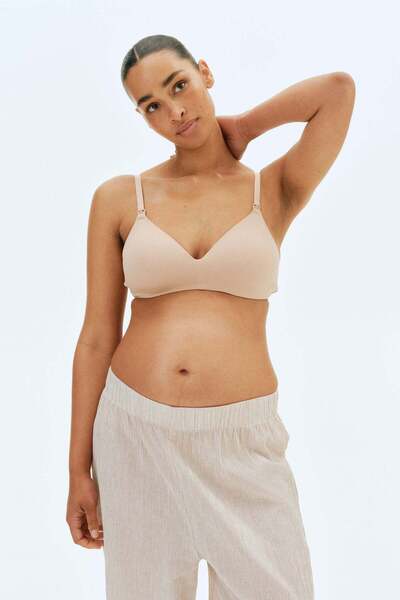 H&M حمالات صدر للرضاعة الطبيعية مبطنة من مجموعة MAMA مكونة من قطعتين