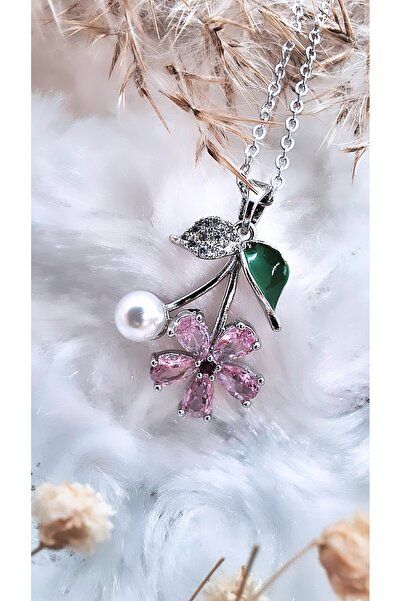 Serenity قلادة نسائية من الفولاذ على شكل زهرة وردية على شكل ورقة خضراء