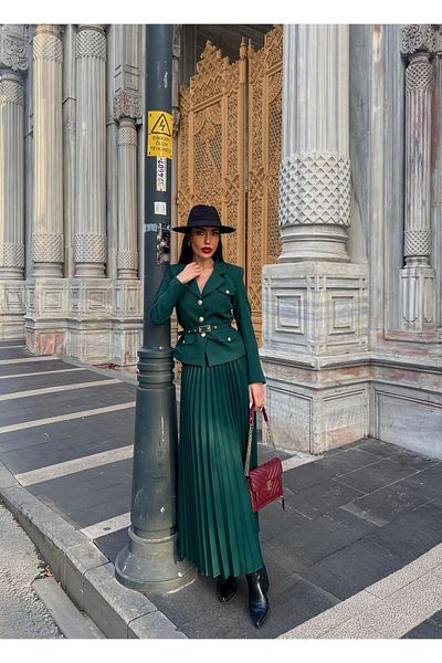 GAMZE ALPTEKİN Jachetă blazer cu nasturi Elizabeth Gold și set de fuste lungi plisate