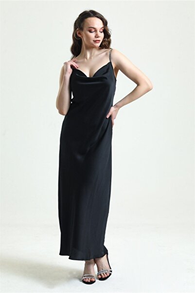 Magic Form Degaje Collar Satin Stone Strap Nightgown