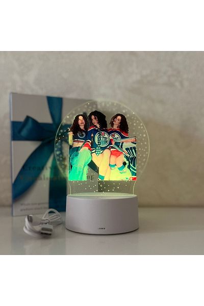 ILUMISHOP Lampa de veghe LED, 7 culori, personalizata The Kalogeras sisters