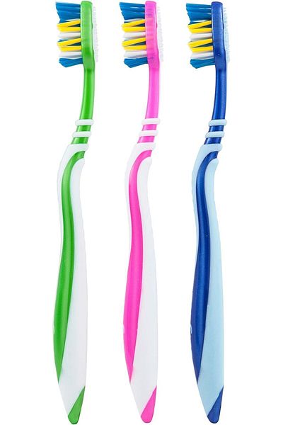 Colgate T.b Zigzag Medium 2 1 Free (3777) --- Colgate Zig Zag Toothbrush 2 1 Free 3777