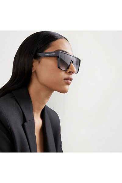 ALEXANDER MCQUEEN نظارات شمسية للنساء Am0354s 001 99-01، أسيتات، إطار أسود