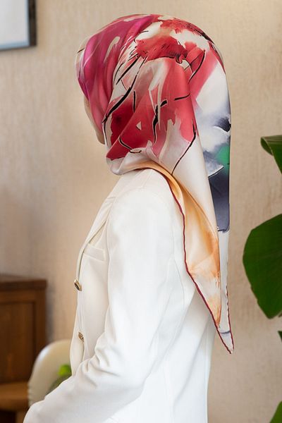 Vissona 100% Twill Silk Red & Fuchsia Flower Character 90X90 Scarf Sewing