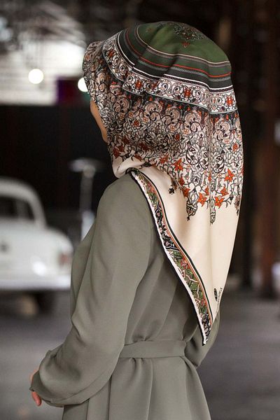 Vissona 100% Twill Silk Shawl με μοτίβο Χακί Χρώμα 90x90 Φουλάρι Σχήμα Φύτευσης: Ράψιμο στο χέρι