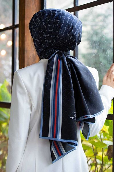 Vissona Φρέσκο ​​μεταξωτό γυναικείο σάλι - Navy Blue, Model 3