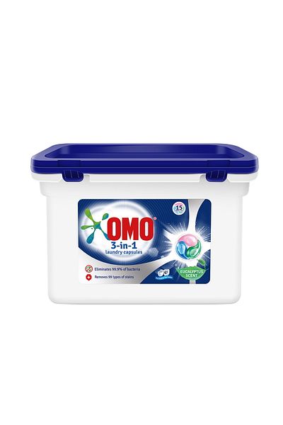 Omo كبسولات سائل غسيل 3 في 1 برائحة الأوكالبتوس، 15 قطعة، تنظيف عميق، إزالة البقع، وطويل الأمد