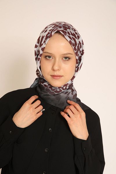 BERCHEM SCARF Leopard Print Scarf Bold and Stylish: Modern Chic with Leopard Print