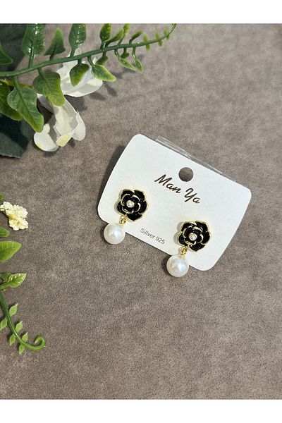 VİYA Gold Flower Motif Steel Earrings with Pearl Detail