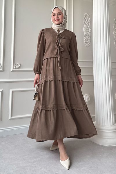 InStyle Σετ καφέ με κορδέλα με λεπτομέρεια δαντέλας και φούστα κρεπ γάλακτος