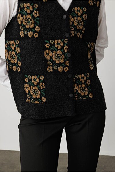 Desen Triko Women's Pıtırcık Floral Patchwork Felt Wool Vest Black_V.Camel