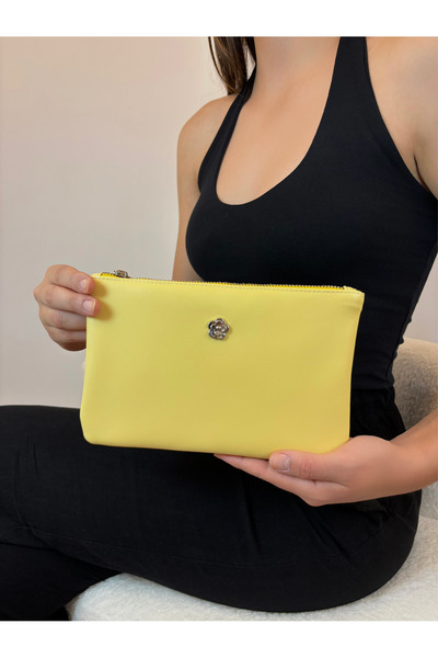 BK Bags & Accessories حقيبة مكياج كلاتش يدوية نسائية