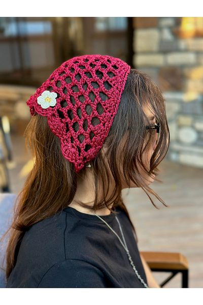 yucin Handmade Red Macrame Bandana – Bohemian Accessory with Flower Motif