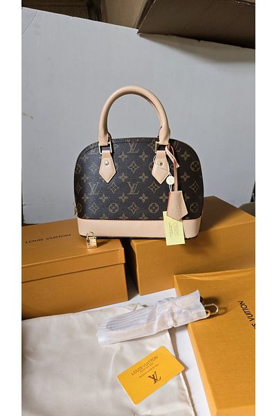 chch High quality shoulder bag