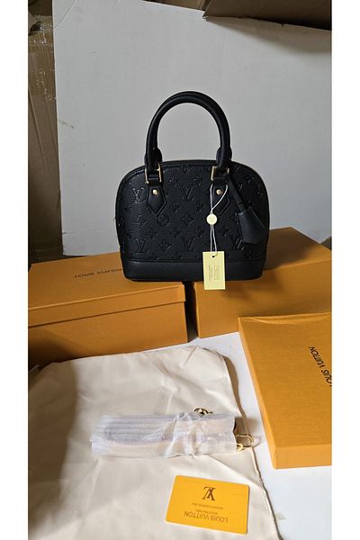 chch High quality shoulder bag