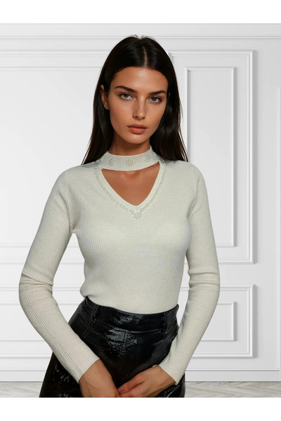 UniqueStore.ro Sabrina Cream blouse, with elegant cutout and pearl applications