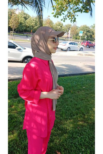Nilbutik Ready-made Shawl with Hat and Bonnet. Pool Sea Bonnet Shawl that can be used over a Hijab.