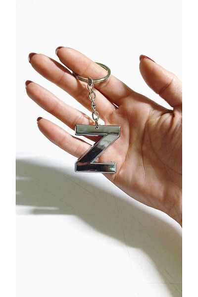 ForWhat Z-Letter Plastic Chrome Plated Plastic Bag Ornament Keychain for Bureau Home Office Gift